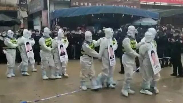 (영상) 사진 목에 걸고 행진… 방역 위반자 조리돌림한 중국