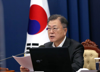 文대통령 “끝까지 비상한 각오… 수출 7000억 달러 시대로”(상보)