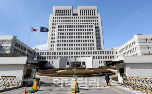 공소장에 도장·서명 빼먹은 검찰…대법 "공소제기 무효"