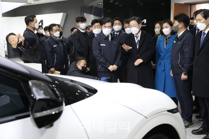 [포토]이재명 "유능한 경제대통령 되겠다…추경 최대 30조원"