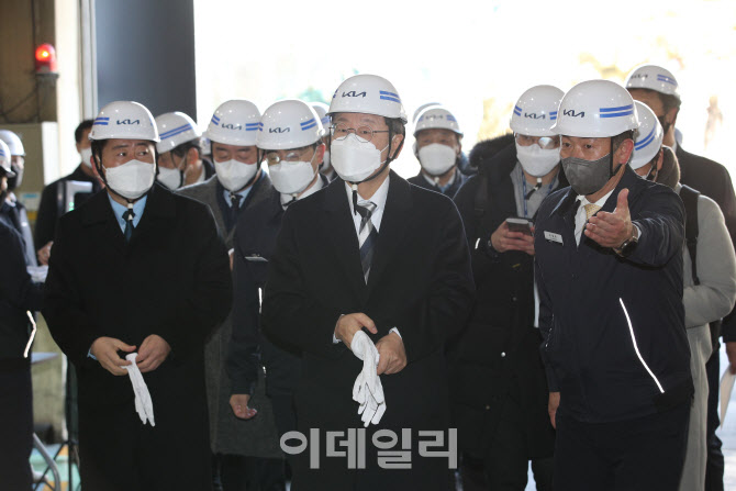 [포토]이재명 후보, "유능한 경제대통령 되겠다…추경 최대 30조원"