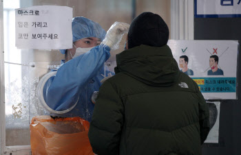 [속보]위중증 882명, 내림세 계속…확진 4126명·사망 49명