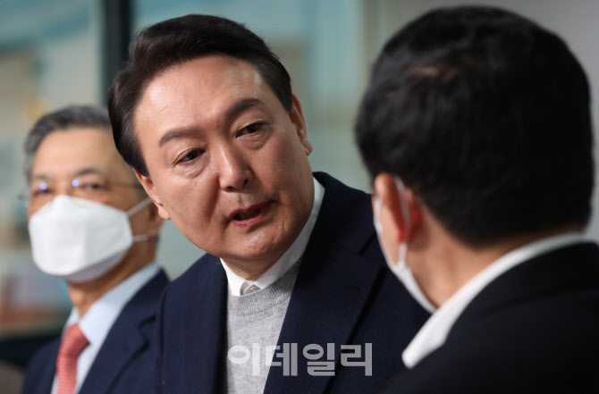 [포토]신도시 재정비 정책공약, '대화하는 윤석열-원희룡'