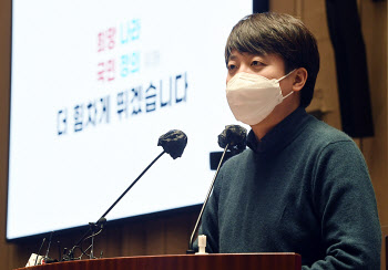 `사퇴 압박` 이준석 "10%p 지고 있어…많은 이들 책임감 느껴야"(종합)