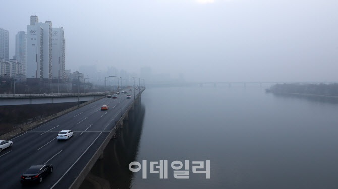 [포토]미세먼지에 구름에…전국 ‘흐린 일요일’