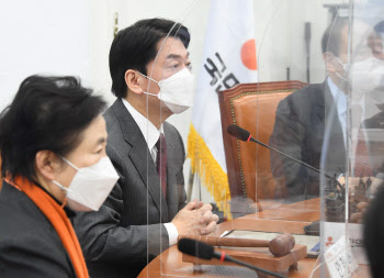 안철수 “욕먹을 각오로 박근혜 석방 요구…포퓰리즘 아닌 통합”