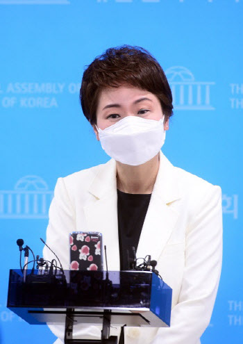 이언주 "이재명도 윤석열도 세금 퍼주기 경쟁…무책임 졸렬대선"