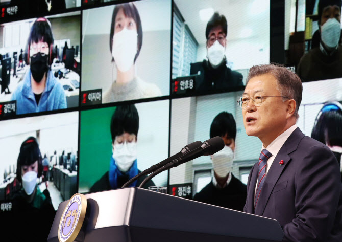 文대통령 “구미형 일자리 성공, 지역에 동반성장 기회”