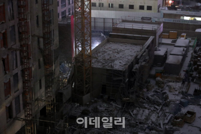 광주 아파트 신축현장 외벽붕괴…6명 소재 파악 안 돼