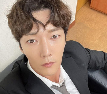 “불법 주점인지 몰랐다” 배우 최진혁, 방역수칙 위반 검찰 송치
