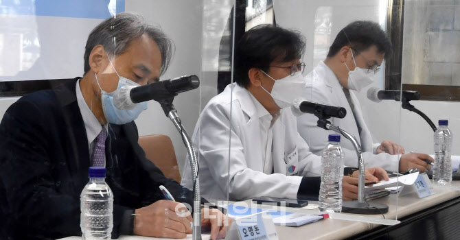 [포토]정기현 국립중앙의료원장, 오미크론에 대해 발언