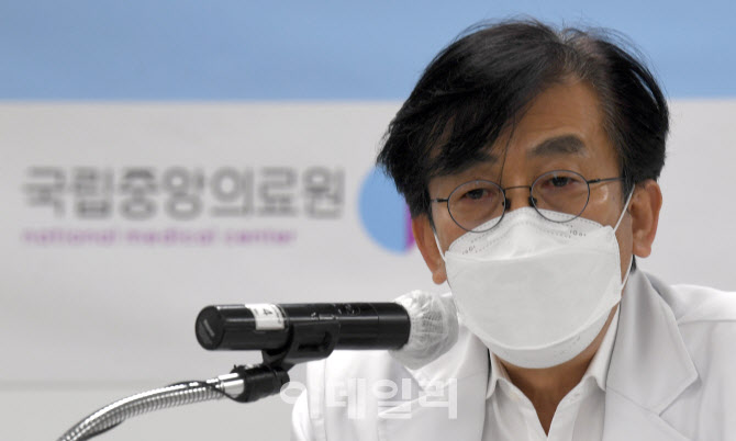 [포토]정기현 국립중앙의료원장, 오미크론 변이에 대해 발언