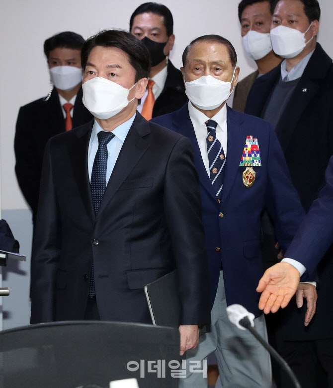 [포토]대한민국재향군인회 찾은 안철수