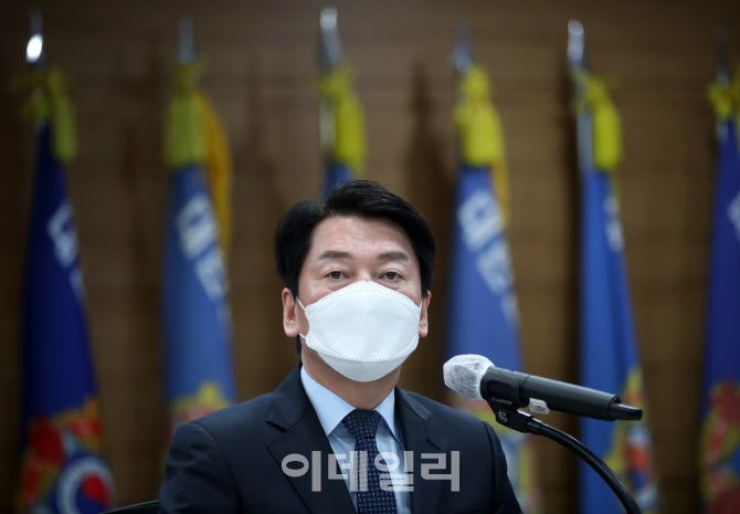 [포토]대한민국재향군인회 찾아 인사말하는 안철수 국민의당 대선 후보
