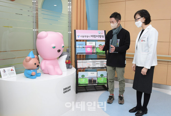 한성자동차, 서울특별시 어린이병원에 드림그림 장학생 작품 기증