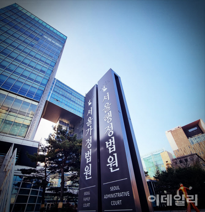 서울 마트·백화점·청소년 방역패스 중단…법원, 일부 효력정지(종합)