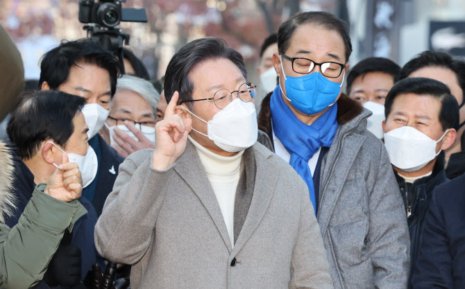 이재명, 당원들에 문자 메시지 보내 “같이 뛰어달라”