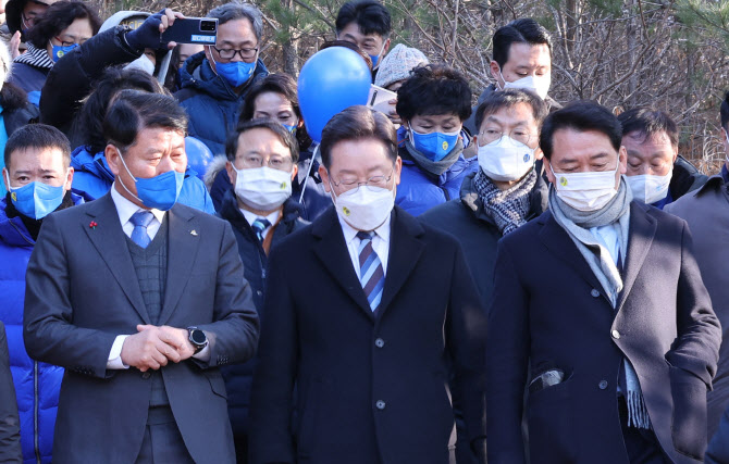 이재명 “금강산 재개…개별관광은 대북제재와 관련 없다”(종합)