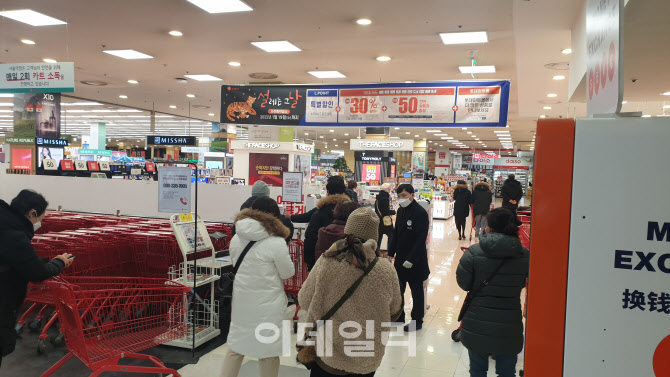 방역패스 두고 엇갈린 법원 판단…소비자 혼란