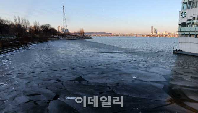 [포토]동장군 급습에 얼어붙은 한강