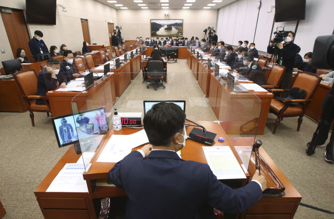 "공정위, 해운담합 규제 손 떼라"…해운법 개정안, 속도낼지 주목