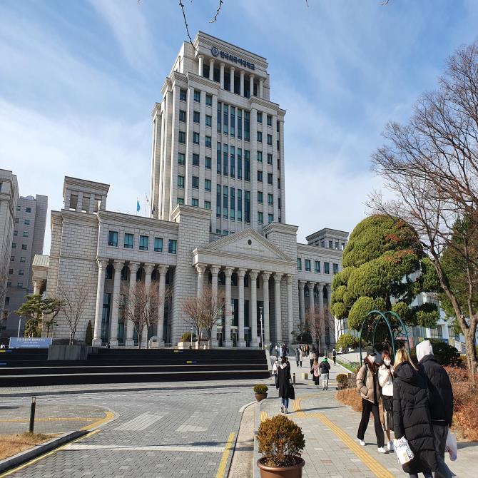 오미크론 확산 우려에도 대학가 대면수업 강행 논란