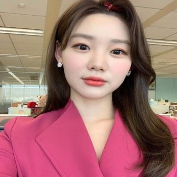 유튜브가 대세라지만... 직장인 브이로그에 기업 고심 깊어져