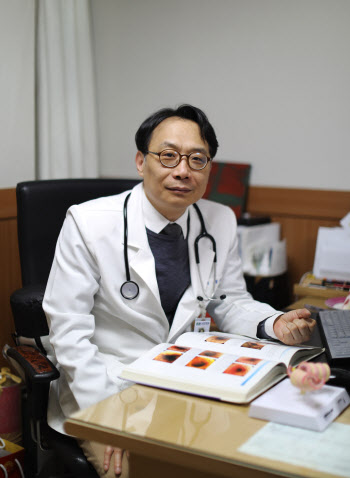 찌릿한 가슴 통증, 중장년 남성 위협하는 협심증 일수도