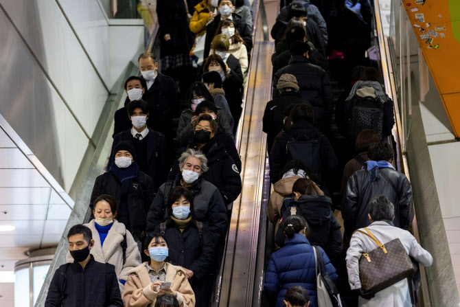 일본 도쿄, 만연방지 중점조치 첫날…여전히 '북적'