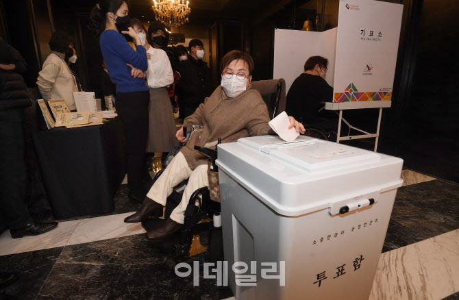 [포토]중앙선관위, '장애인 유권자 모의투표'