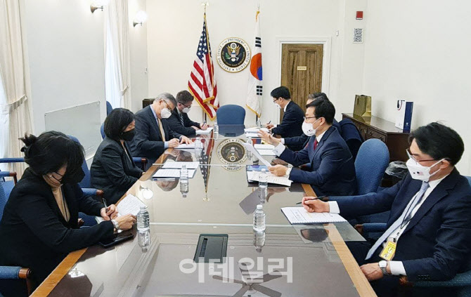 日에 밀리고, 선거에 치이고…갈길 먼 ‘철강 232조’ 재협상
