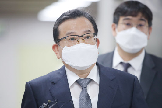 '뇌물수수 무죄' 김학의, 5번째 재판 받는다