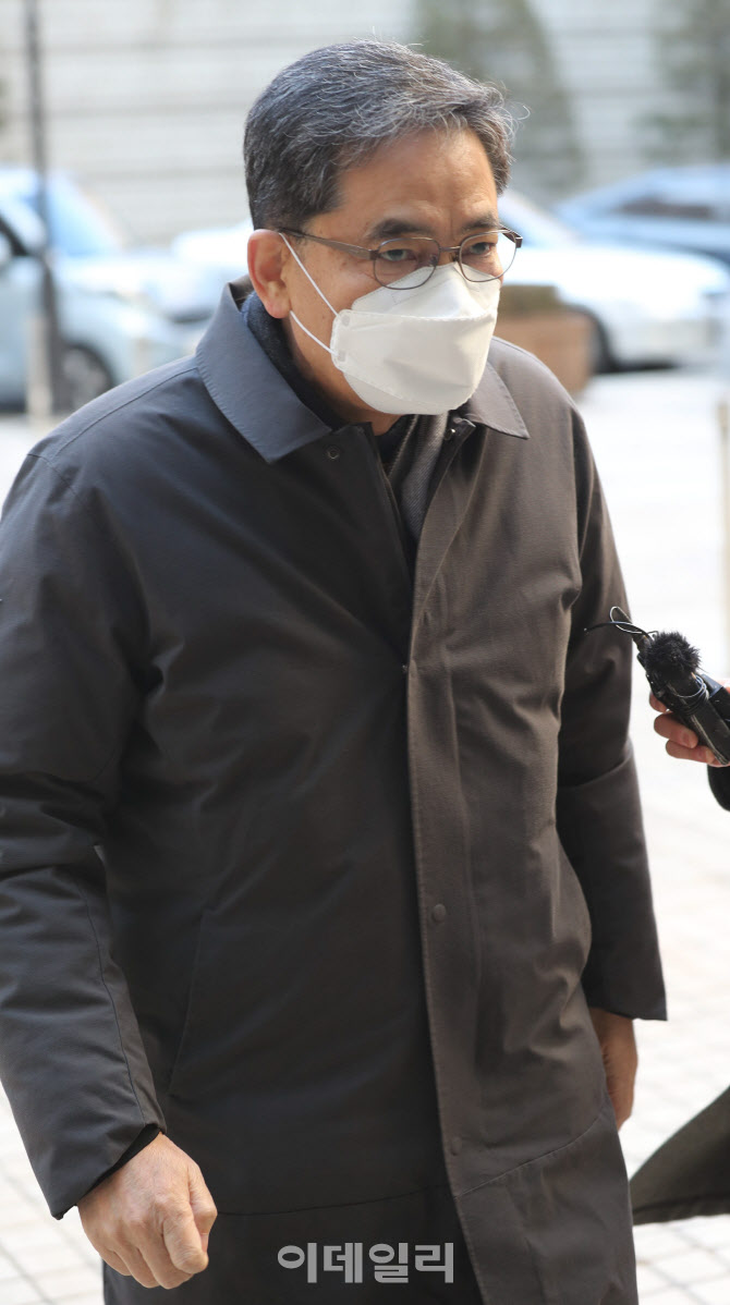 [포토] '화천대유 50억클럽' 곽상도 법원 출석