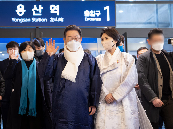 국힘 "법카로 '카드깡'한 김혜경..집으로 샌드위치 빼돌려"