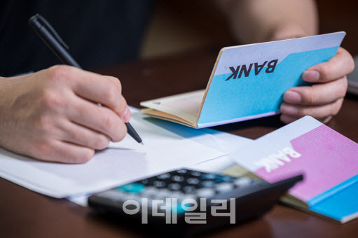정기예금에 돈 몰린다...'역머니무브' 시작