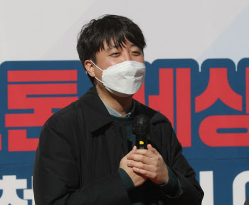 '가상 노무현 영상'에 이준석 "우리당 같으면 상상도 못할 일"