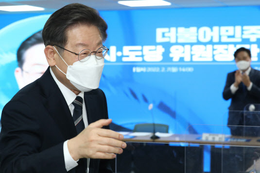 김종인·이상돈 만난 이재명 "현재 매우 위기상황…인재 총동원해야"