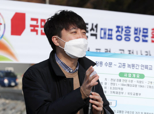 이준석 "가당치 않다"…안철수 단일화 무용론 강조