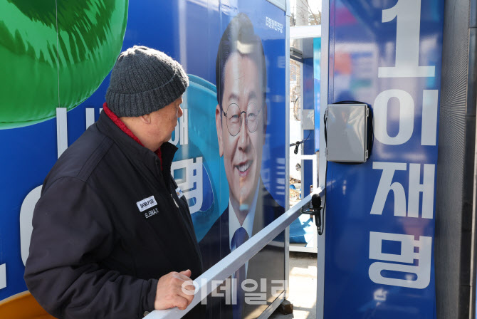 [포토]선거 앞두고 인쇄업·유세 차량 ‘반짝 특수’