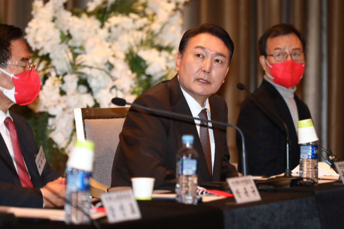 윤석열, 재경전북도민회 신년회 참석…세무사 격려도
