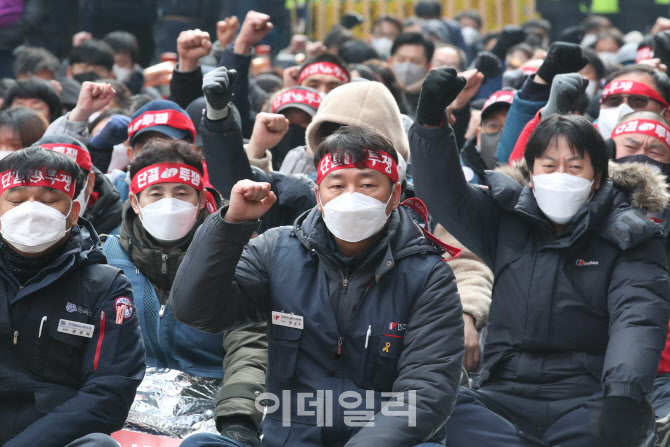 [포토]구호 외치는 양경수 민주노총 위원장