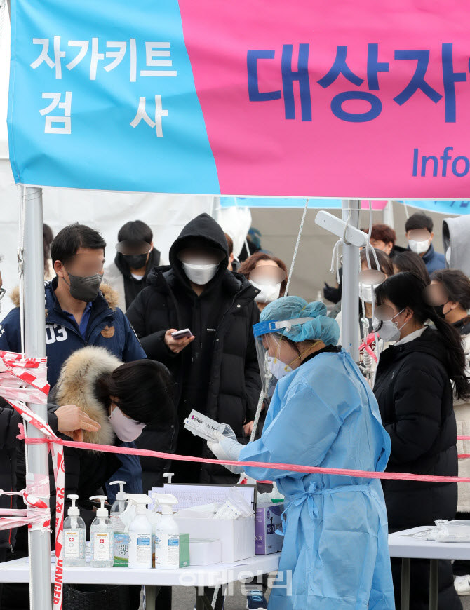 [포토]오미크론 확산에 ‘주말 효과’ 실종