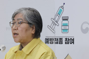 '4차 접종', 면역저하자 28일·요양시설 3월부터…화이자·모더나 접종