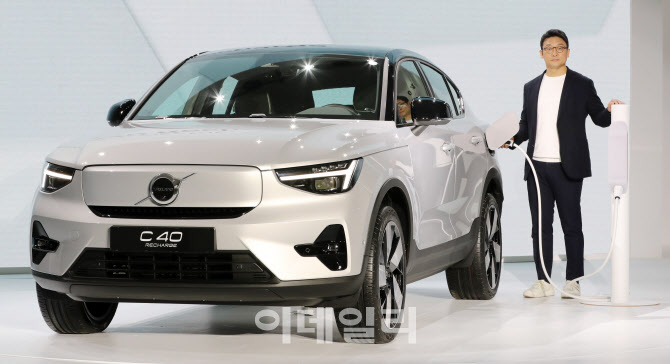 [포토]듀얼모터와 사륜구동 장착한 볼보 순수 전기 SUV 'C40 리차지'