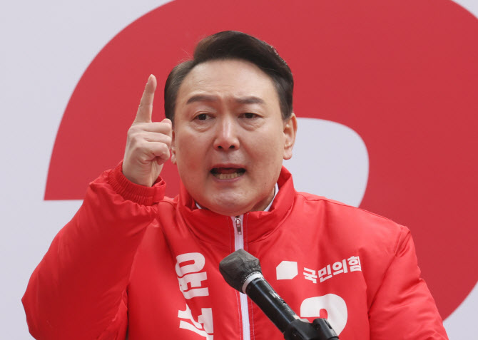 윤석열 "경찰관이 '오또케'하면서"...여혐 논란에 "책임자 해촉"