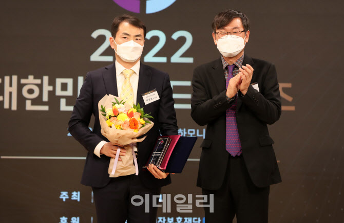 [포토]교보악사 자산운용, '2022 대한민국 펀드어워즈' 글로벌IT 부문 최우수상 수상