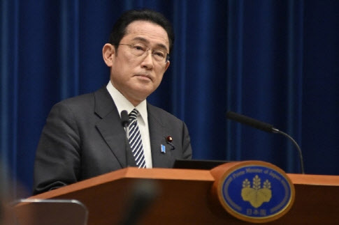 日, 코로나19 방역 조치 완화…내각 지지율은 넉달만 최저