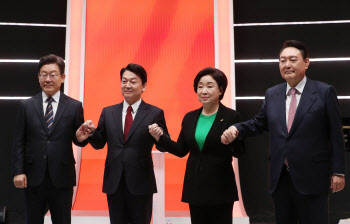 `감정싸움장` 된 TV토론…답변 끊고 콧방귀에 노골적 발언도