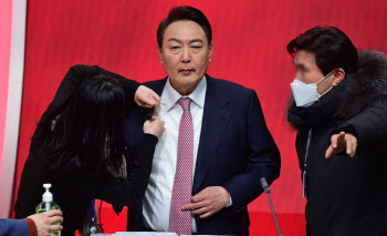 윤석열, 소감 없이 토론장 떠났다…"특별한 이유 없다" 해명