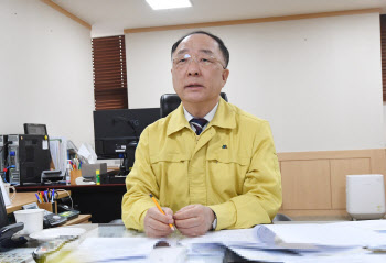 홍남기 "소상공인 추경 신속 지원…방역지원금 후속조치 최우선"